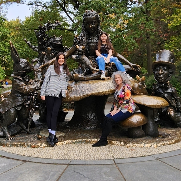 Meet your Posher, Nicole - Picture 2 of 4